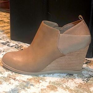 Dr Scholl’s Parler Beige Wedge Bootie Size 7 1/2